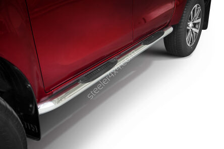 Curved stainless steel side bars with plastic steps - Toyota Hilux (2015 - 2018 - 2021 -)