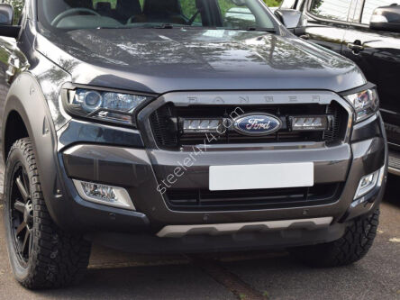 Zestaw dwóch lamp LAZER TRIPLE-R 750 (Gen2) z systemem montażu w fabrycznym grillu - Ford Ranger (2016 - 2019)