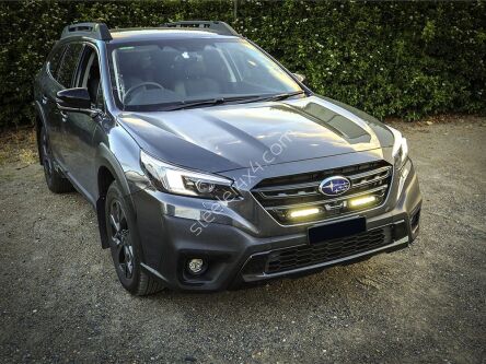 Zestaw dwóch lamp LAZER Linear 6 z systemem montażu w fabrycznym grillu - Subaru Outback (2021 -)