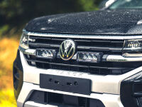 Zestaw dwóch lamp LAZER TRIPLE-R 750 Elite (Gen2) z systemem montażu w fabrycznym grillu – VW AMAROK (2023 -)