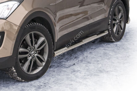 Stainless steel side bars with checker plate steps - Hyundai Santa Fe (2012 - 2018)