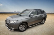 Stainless steel side bars with checker plate steps - Mitsubishi Outlander (2012 - 2015)