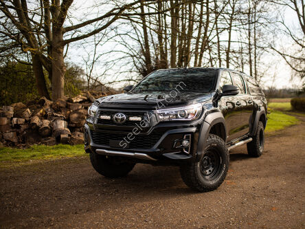 LAZER ST4 Evolution Lampensatz mit Anbausystem im Frontgrill - Toyota Hilux Revo (2018 -)